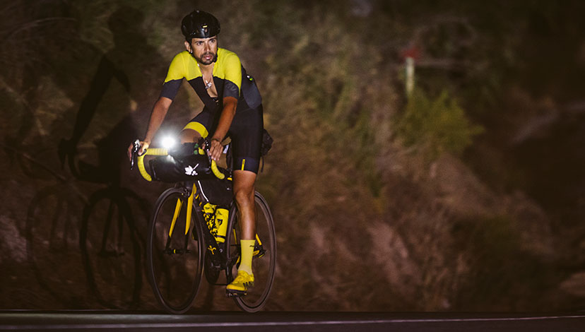 Omar di Felice ultracycling con l'orologio sportivo Suunto 9
