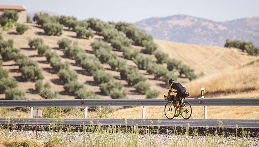 Omar di Felice si affida all'autonomia dell'orologio sportivo Suunto 9 per le gare di ultracycling 