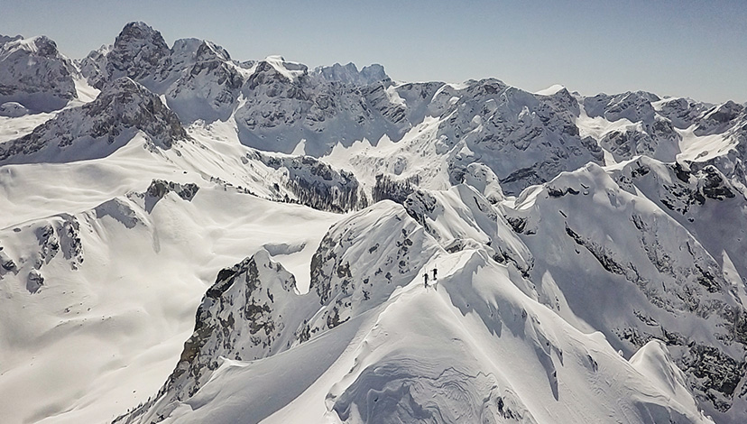 Linea Chasing Asthetics è il manifesto della nuova estetica dello sci fuoripista in Dolomiti