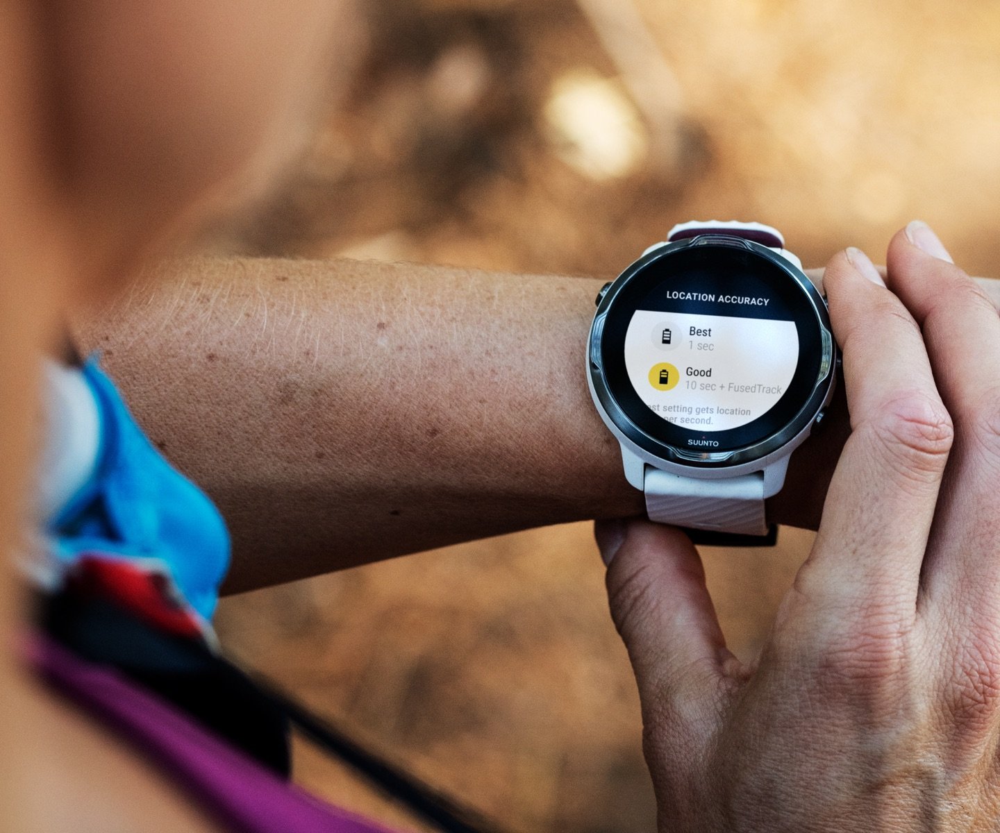 Suunto 7 White Burgundy - 多彩なスポーツ体験を実現するスマートウォッチ