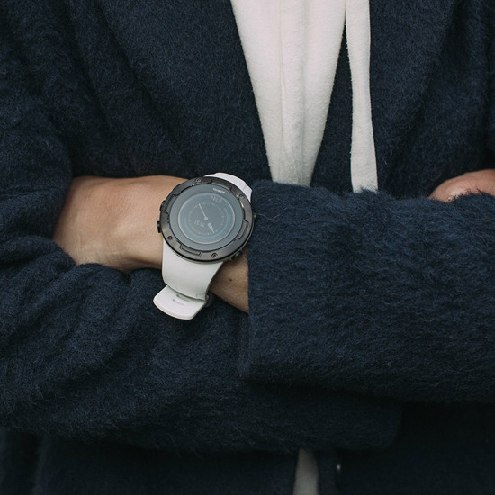 Suunto 5 White Black on wrist