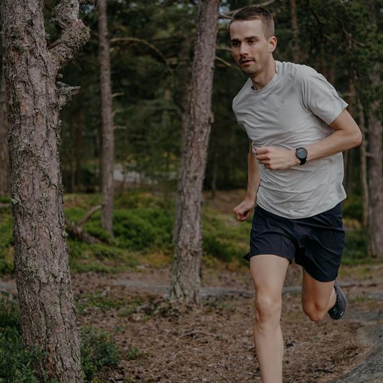 Suunto 9 Peak Pro All Black - 薄型で頑丈なマルチスポーツ対応の GPS