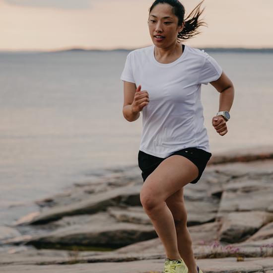 Suunto 9 Peak Pro Pearl Gold - 薄型で頑丈なマルチスポーツ対応の