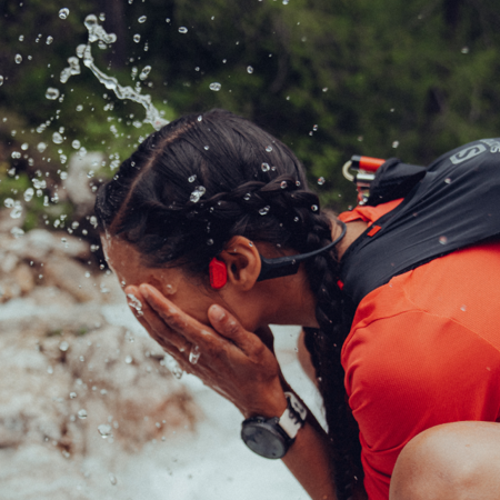 Suunto sorprende con unos auriculares de conducción ósea: Suunto Wing