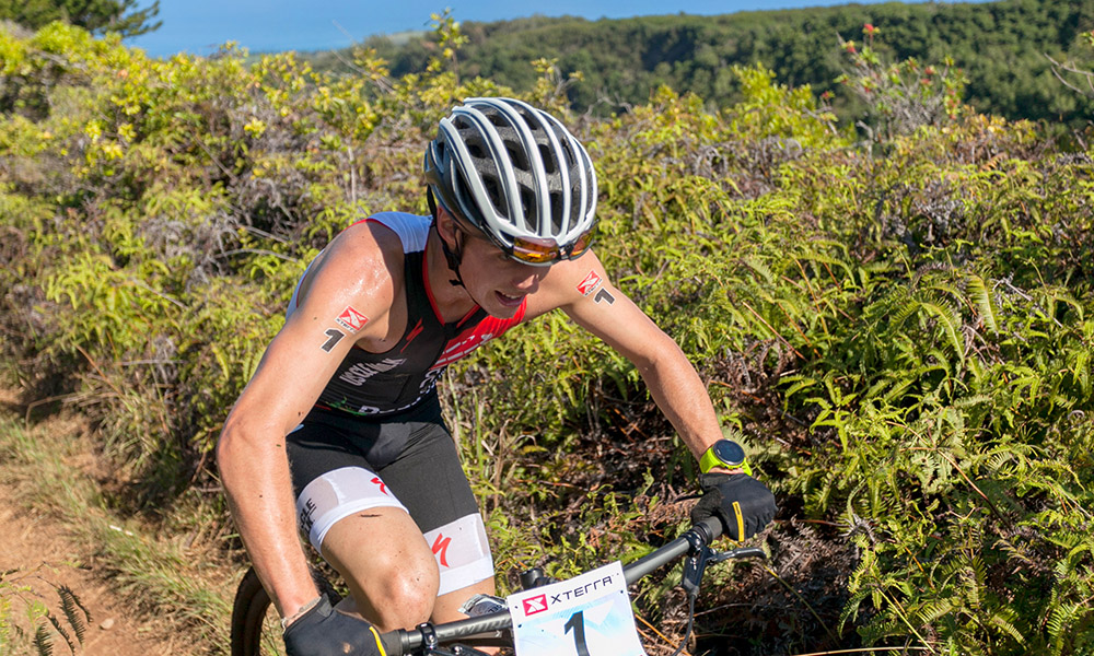 No time for enjoying the scenery on the Razor Ridge. (©Mike Adrian / XTERRA) 