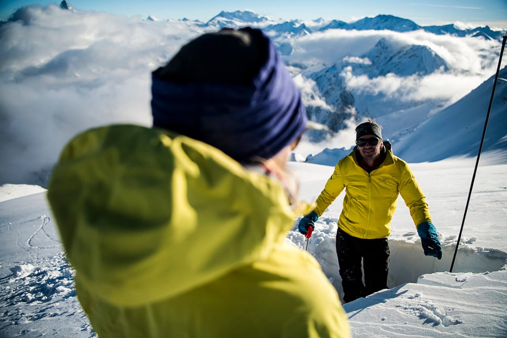 Greg Hill sharing his mountain knowledge. (Image by Bruno Long/Suunto)