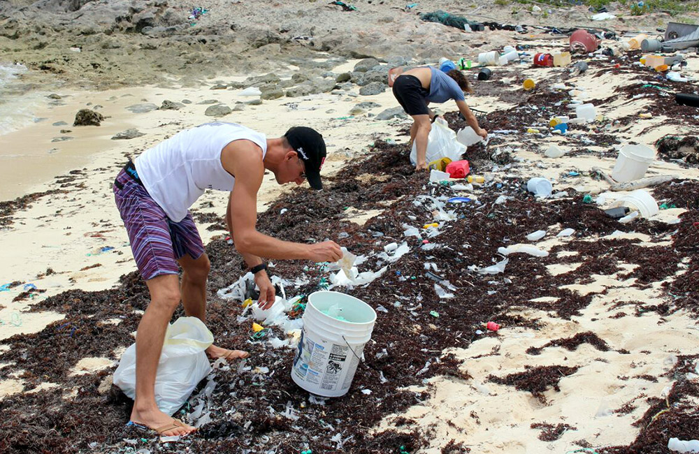 Will Trubridge at a beach clean up in the Bahamas