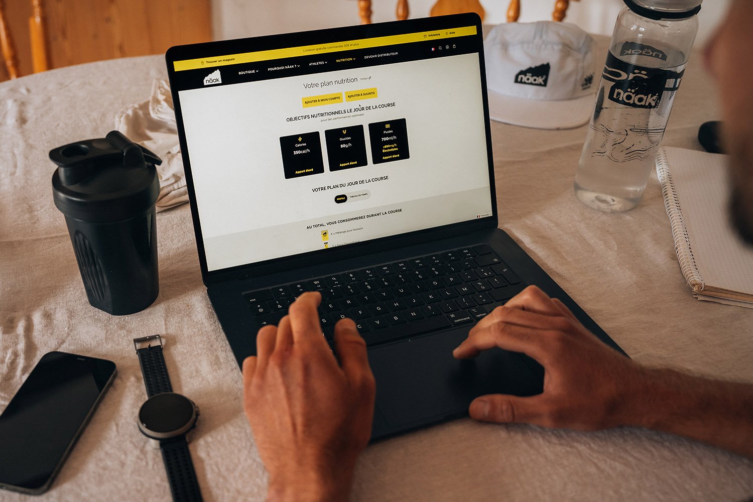 Go to the Näak website and plan your nutrition needs for your race and connect your Näak and Suunto accounts. 